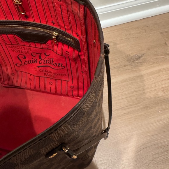 Louis Vuitton Neverfull MM - Picture 9 of 14